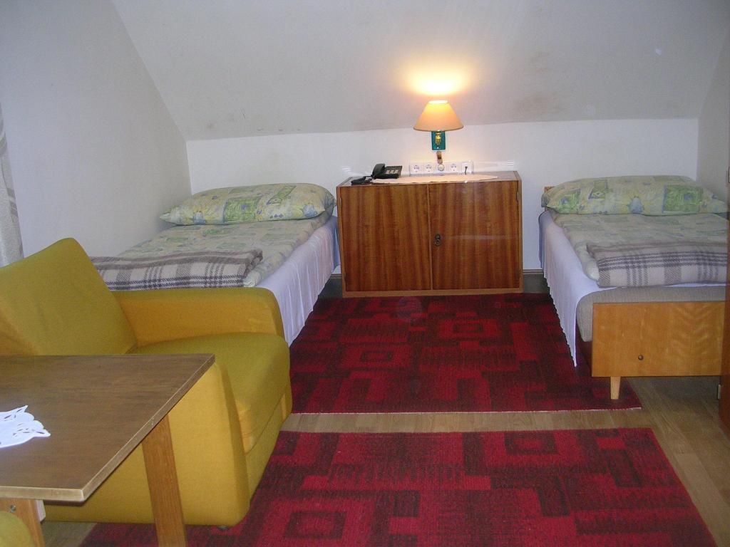 Hegyesi Vendeghaz Bed and Breakfast Gödöllő Δωμάτιο φωτογραφία